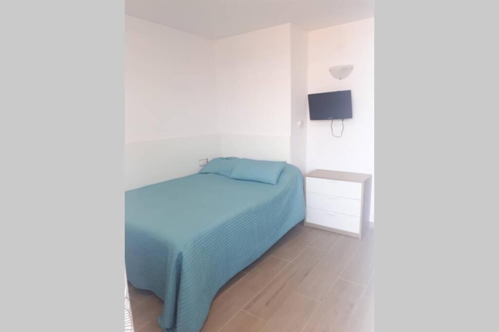 Modern Studio Near Beach. Sea, Pool And Wi-Fi Benalmadena Bagian luar foto