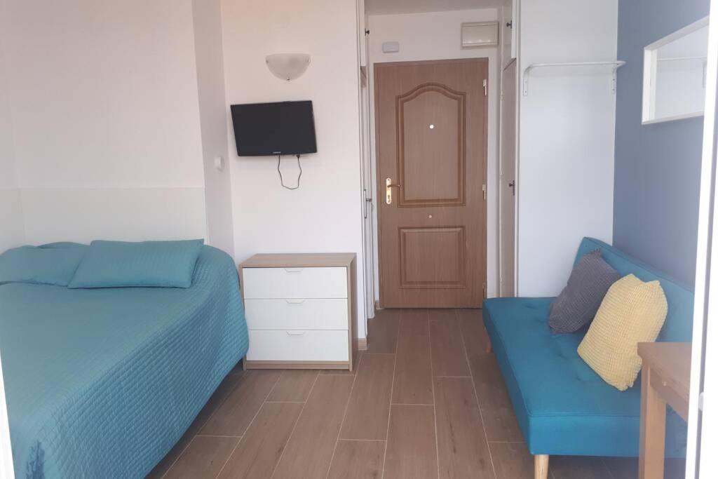 Modern Studio Near Beach. Sea, Pool And Wi-Fi Benalmadena Bagian luar foto