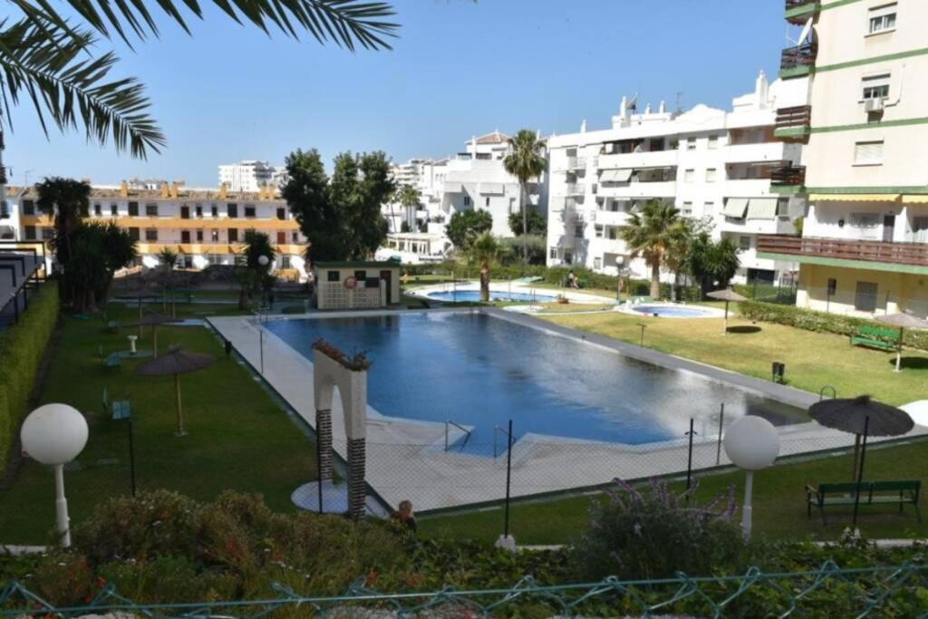 Modern Studio Near Beach. Sea, Pool And Wi-Fi Benalmadena Bagian luar foto