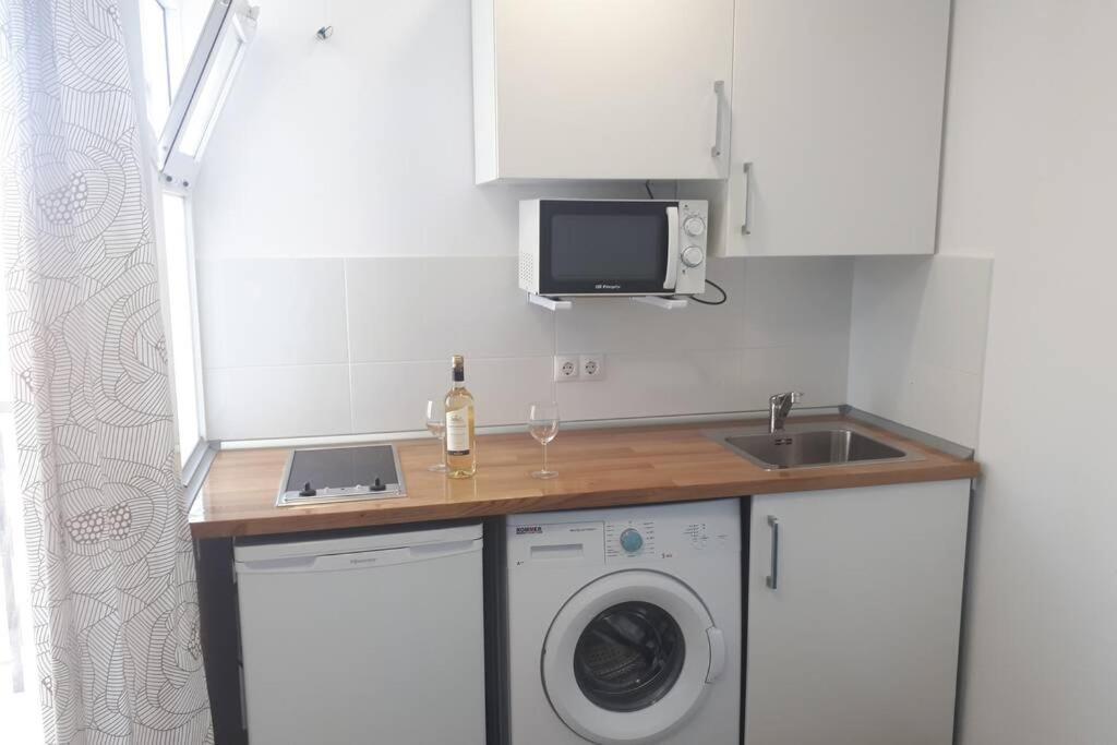 Modern Studio Near Beach. Sea, Pool And Wi-Fi Benalmadena Bagian luar foto